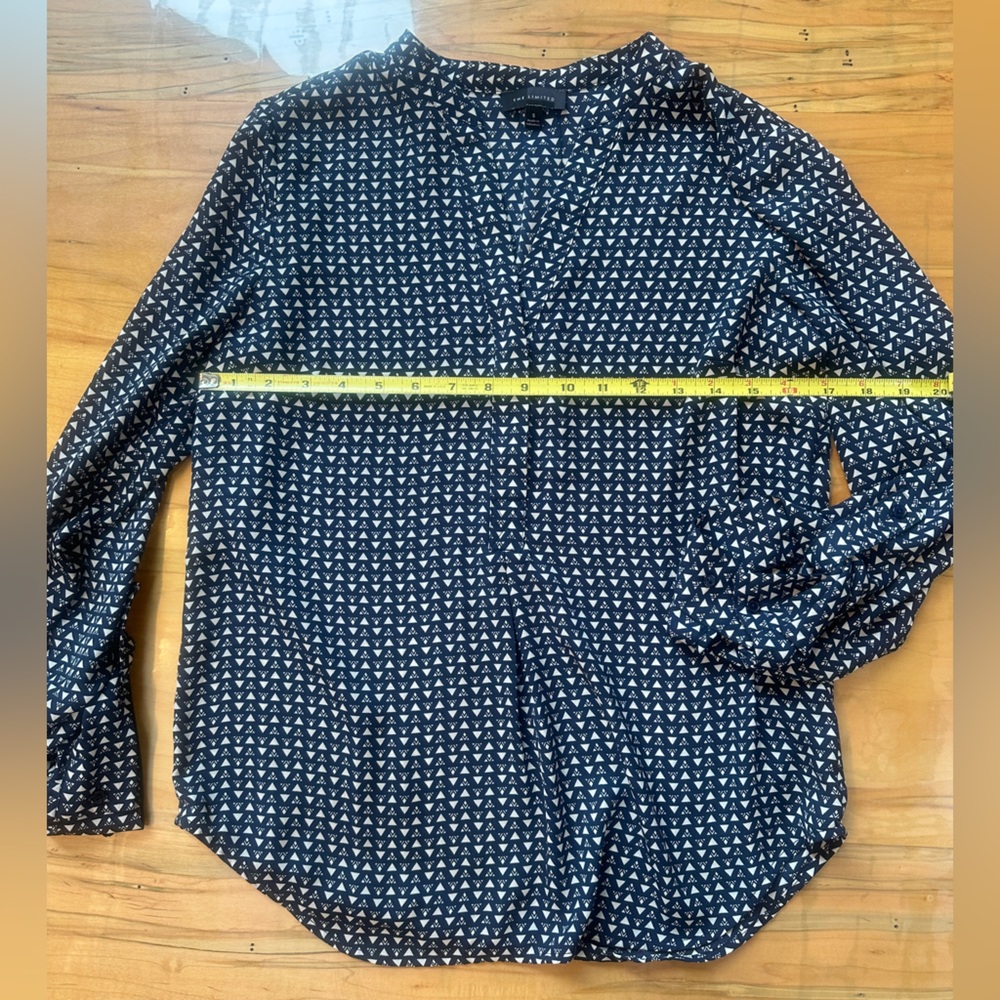 The Limited Chiffon Navy White Triangle 3/4 Long Sleeve Blouse Size Small - Picture 6 of 7